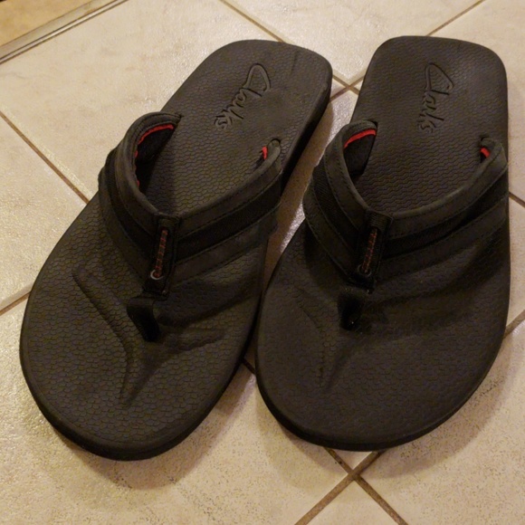 clarks mens leather flip flops